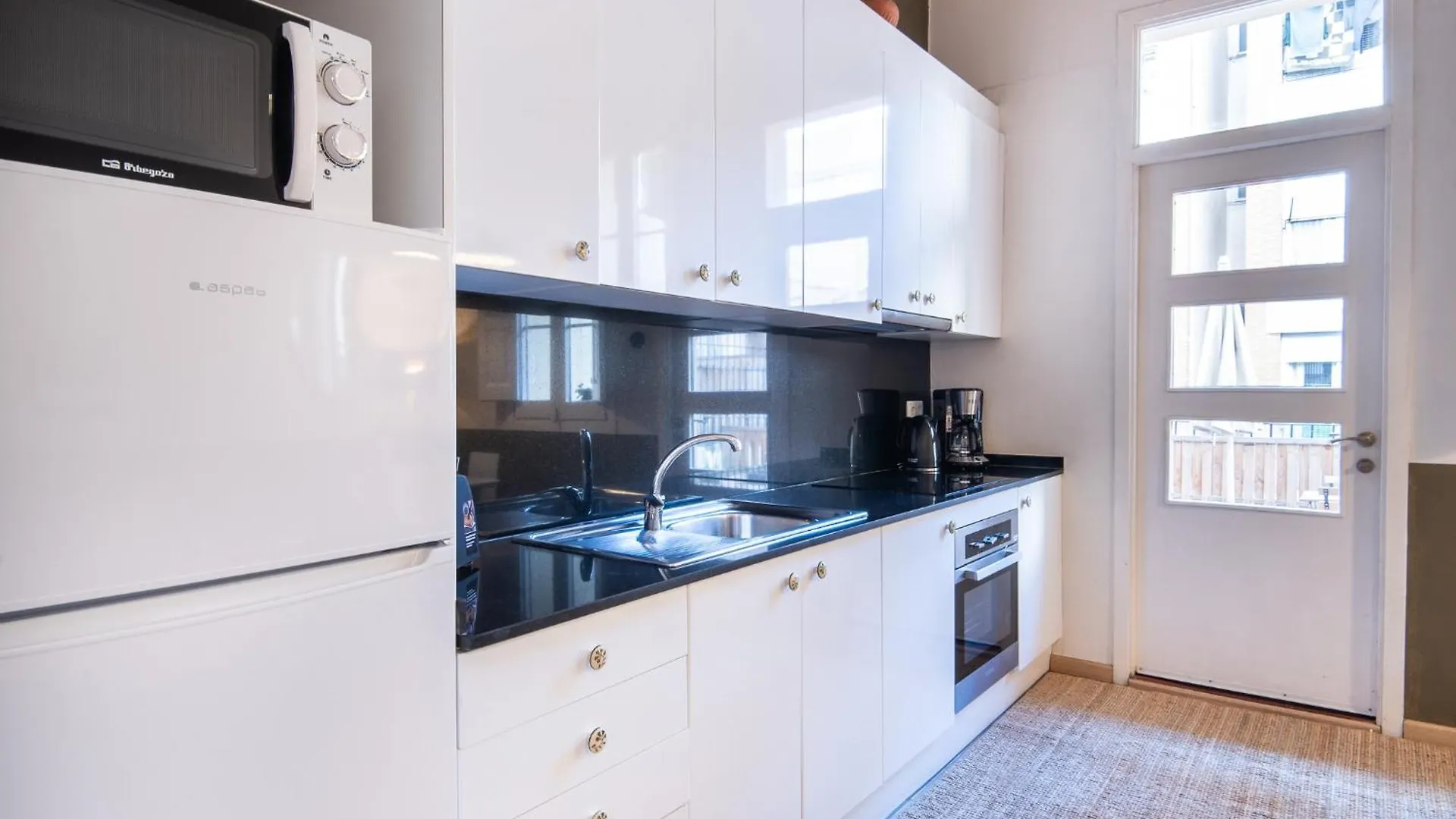 Apartament Oasis With A Sunny Terrace In The Heart Of Gracia Barcelona